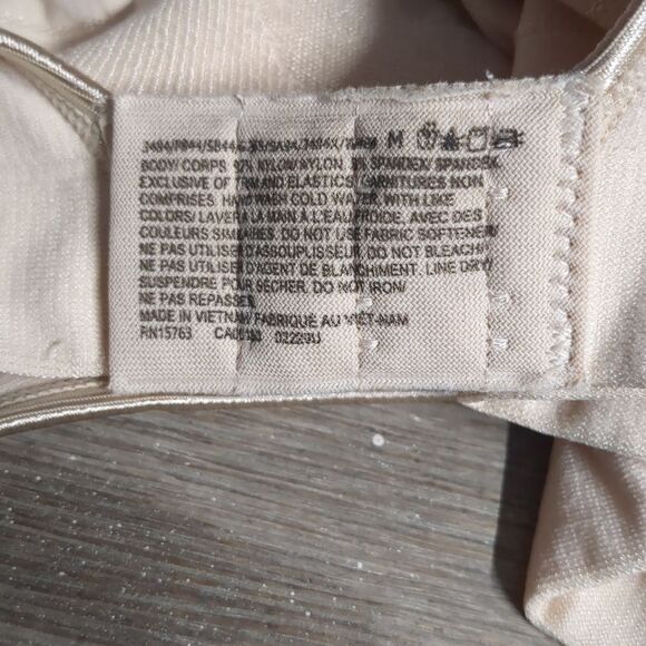 NWT Bali Comfort Fit Women's Wire-Free Bra Size Medium, beige - Picture 7 of 8